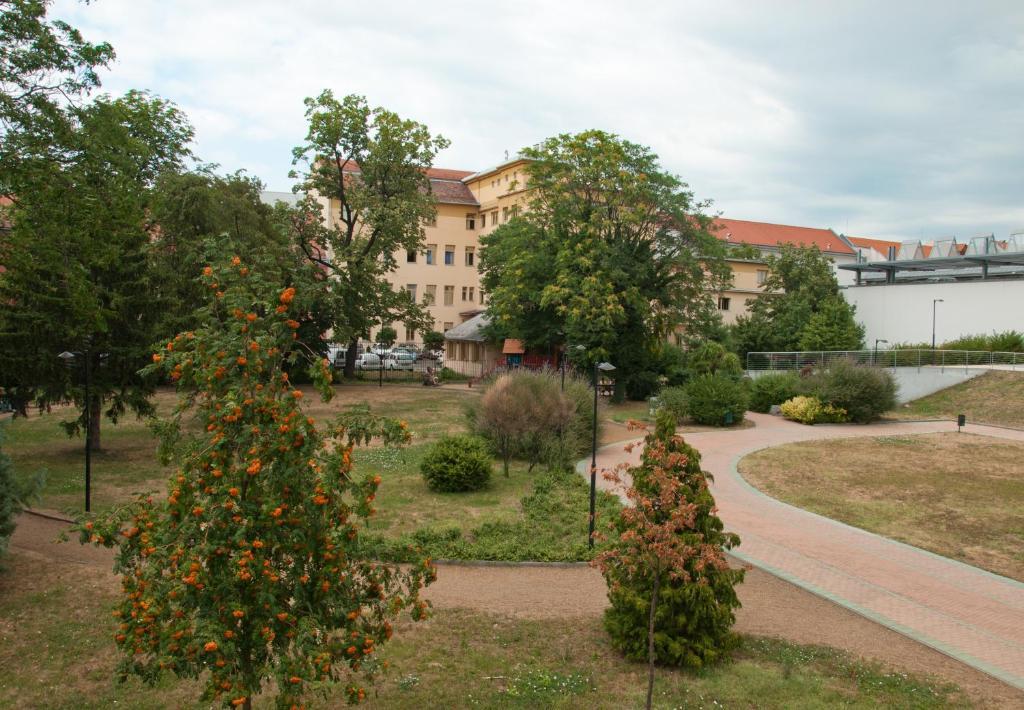 Hotel Central Pécs Buitenkant foto